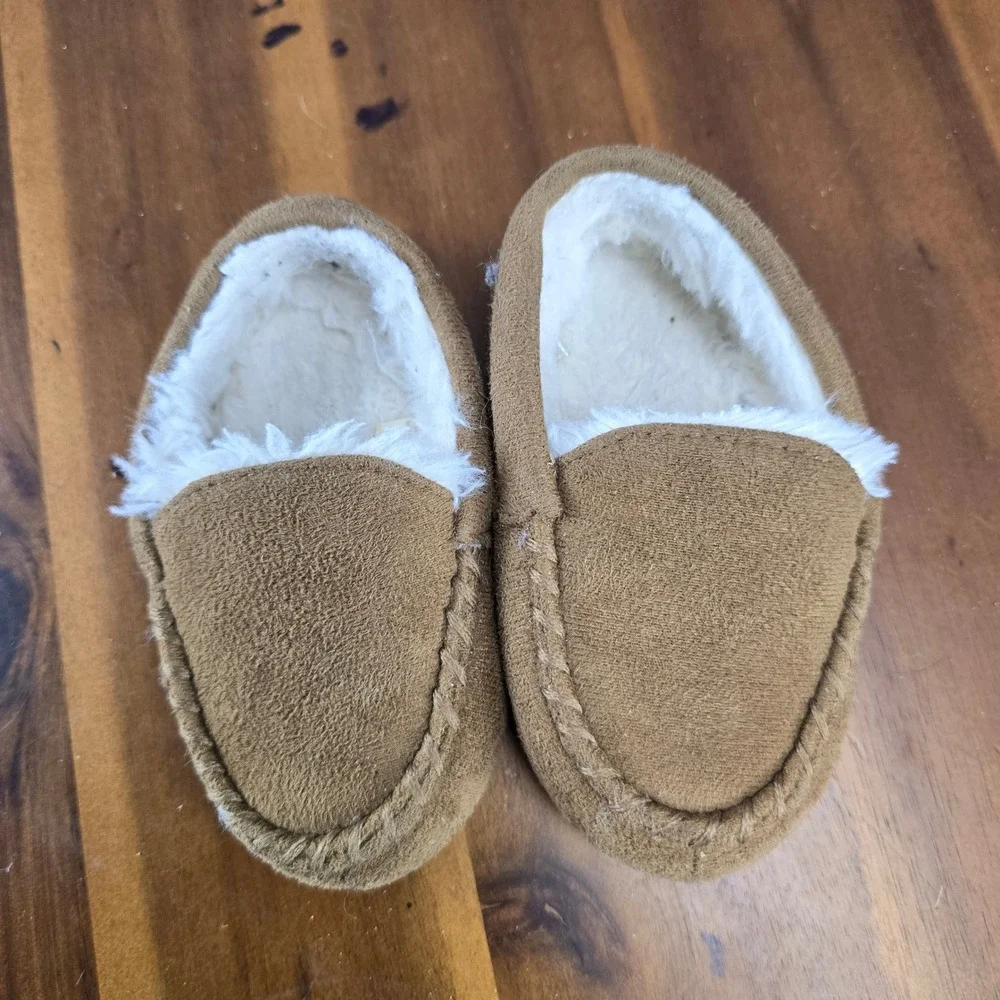 The Children's Place Brown Moccasin‎ Slippers Kids Size 6-7 Plush Lined